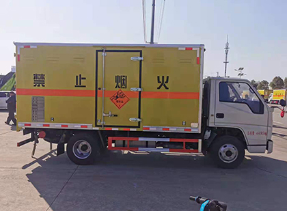 安化爆破器材运输车技术升级与安全合规新趋势